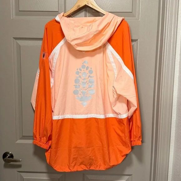 FP movement care like the wind logo jacket - Picture 8 of 9